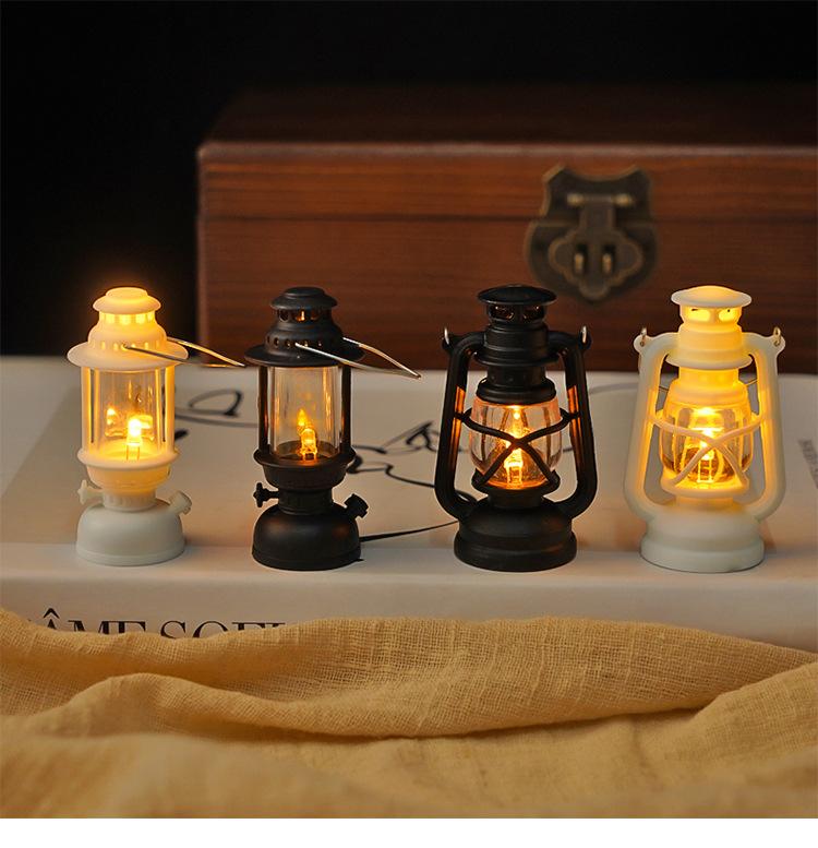 

Dollhouse Mini Led Retro Glowing Pony Lantern Simulation Cande Light Night Light Dolls Miniature oil light Lamp Home Decor Toy