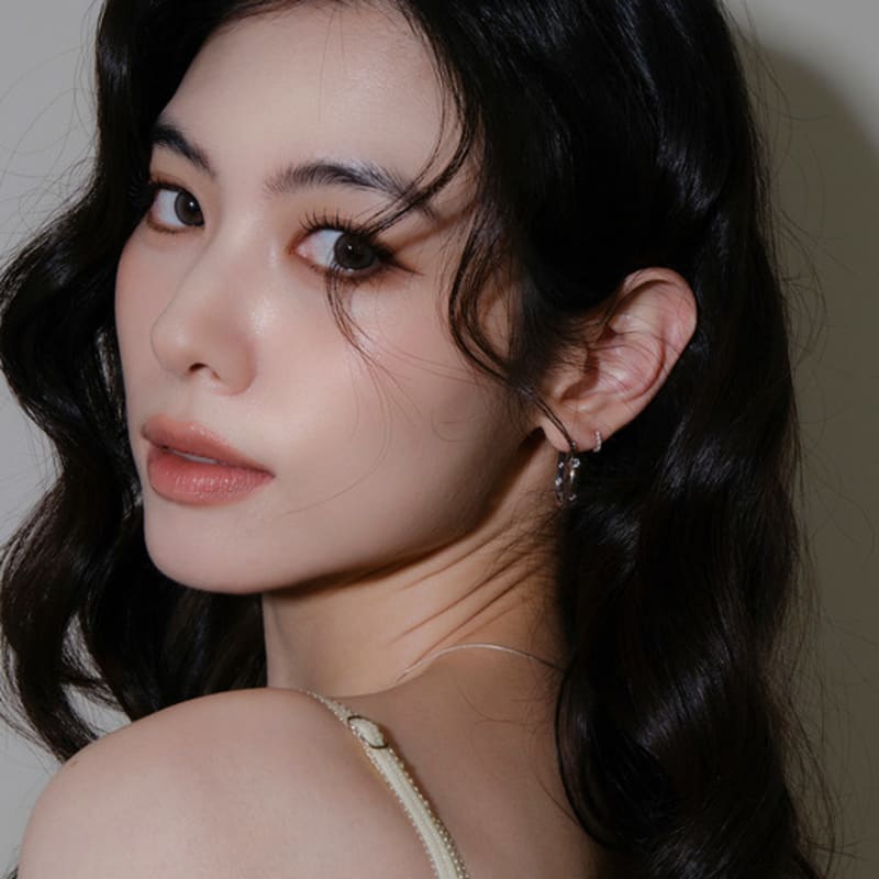 Reve Mini Layered One-touch Q Earrings