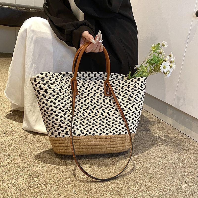 

New Large Capacity Handheld Tote Bag with Leopard Print Commuting Shoulder Bag