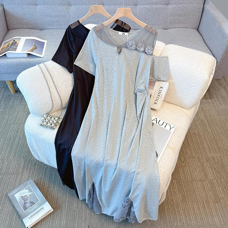 A New Summer Dress for Plus-size Women, Featuring Loose, Off-the-shoulder, Puffed Sleeves and Pleated High-end Style