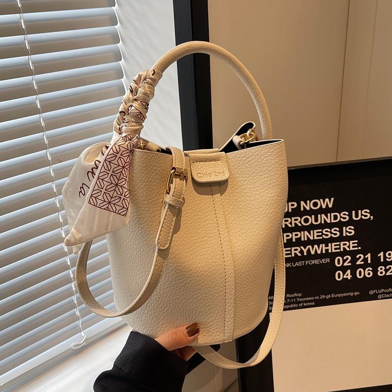 Spring Fashion Handbag New Small Fresh Shoulder Messenger Bag Bucket Bag Women's Bag