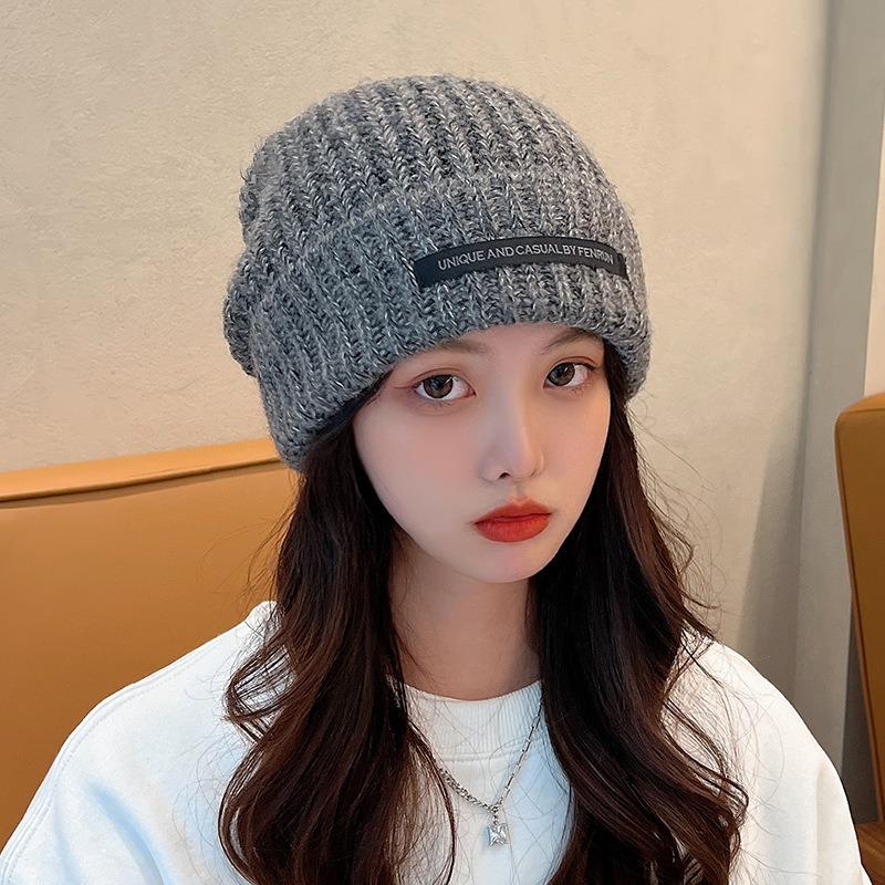 Knitted hat for women, warm in autumn and winter, thickened ear protectors, cute in winter, showing a small face, and fashionable wool hat.