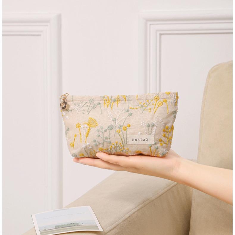Embroidered Ramie Cotton & Linen Cosmetic Bag - Portable Canvas Storage for Lipstick and Skincare