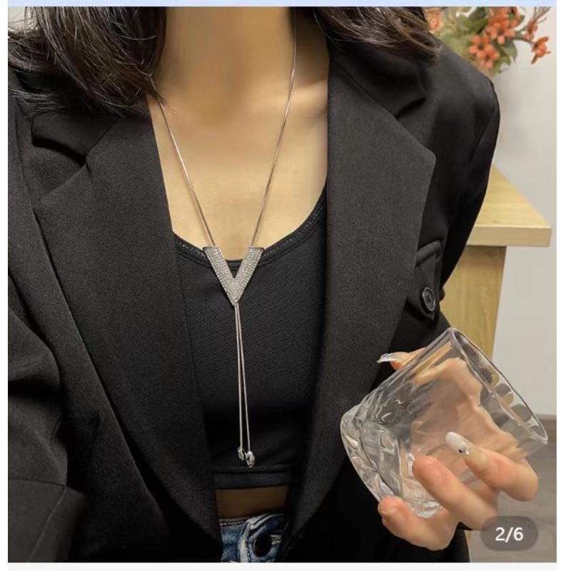 Light luxury high-end necklace women's long sweater chain simple fashion versatile autumn and winter fringed clothing accessories pendant