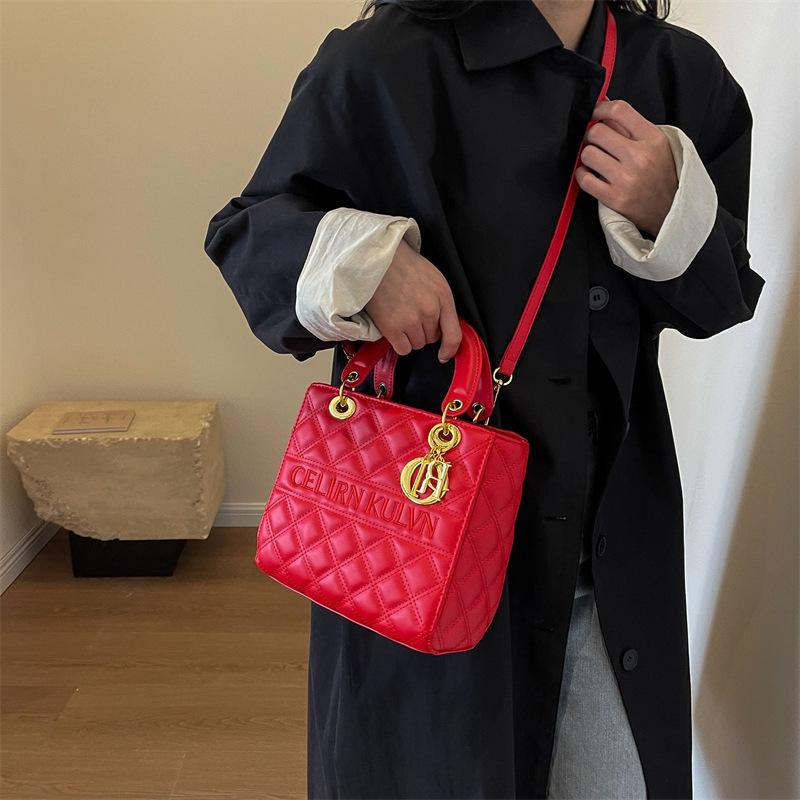 New Style Bags with A High End Look Also New Style Versatile and Popular Quilted Handbags for Cross Body and Single