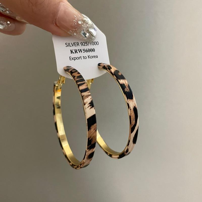 Exaggerated Retro Leopard Print PU Leather Metal Loop Earrings For Women Party and Daily Wearing Fashion Jewelry
