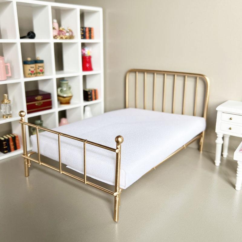 1:12 Doll House Metal Dollhouse Bed Mini Doll Furniture Iron Frame Single Bed Mini Model Bedroom Scene Dollhouse Accessories