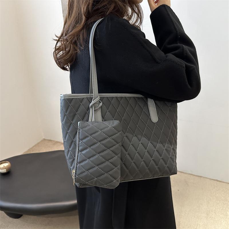 Fashion and Elegant Temperament Versatile New Large-capacity Tote Bag Simple Personality Solid Color Portable Shoulder Armpit Bag Women