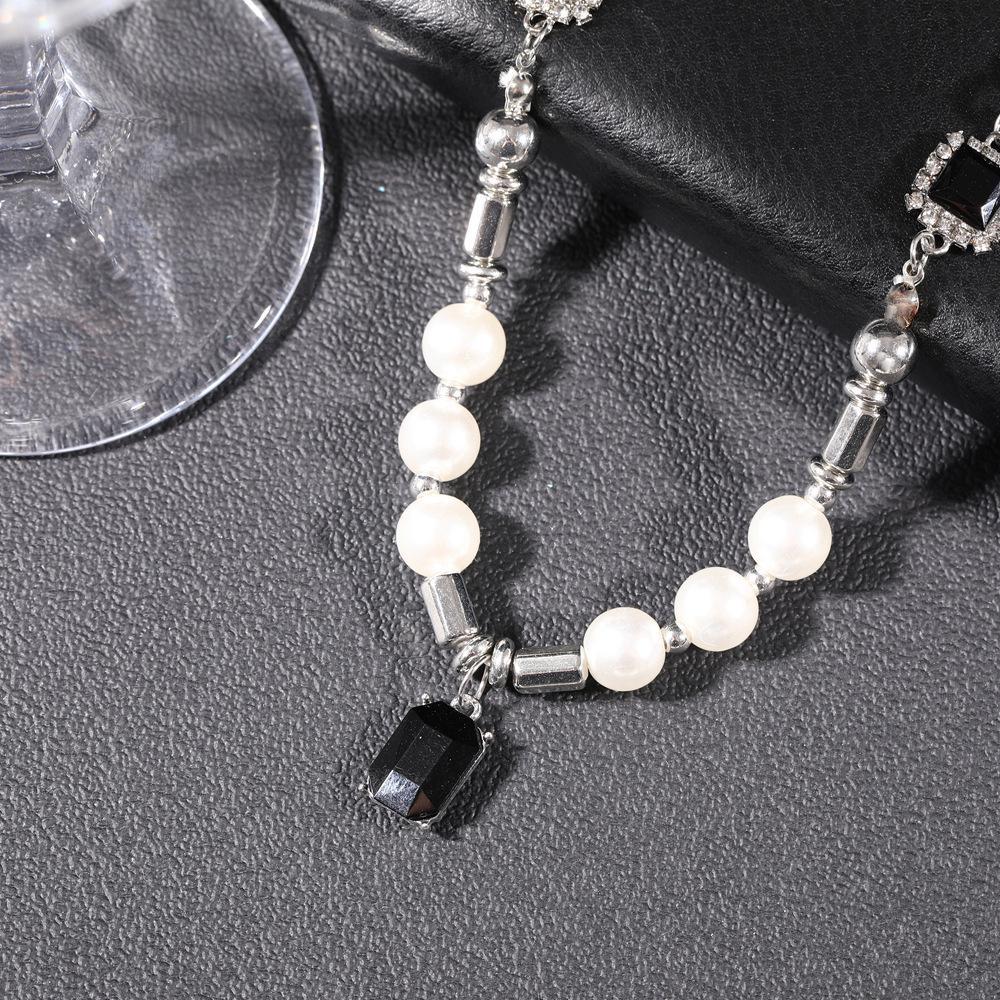 Collana da Uomo Lusso in Acciaio di Titanio con Perla Bianca e Dettagli in Zircone - Accessorio Moda Elegante e Versatile.