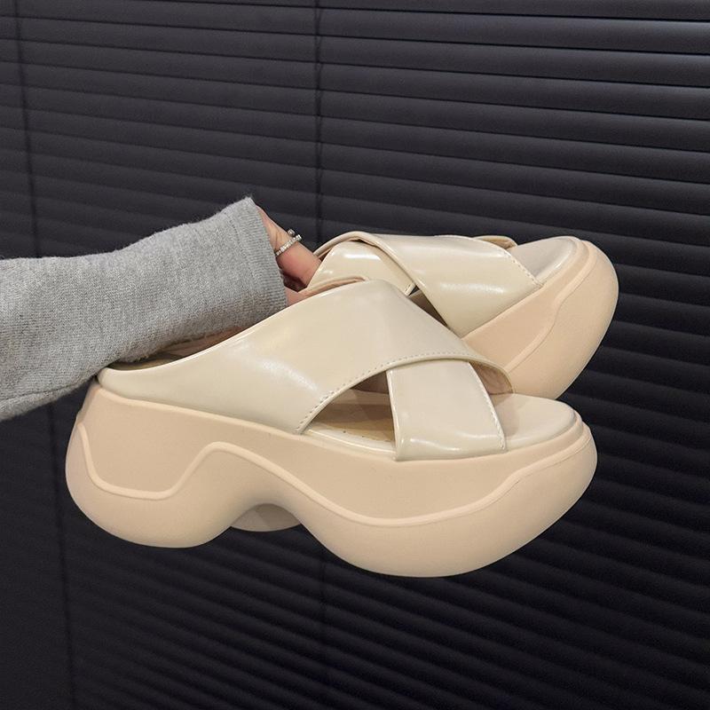 Fashion Versatile Thick-soled Temperament Cool Slippers Women's 2025 Spring Small Height Increase Lightweight One-word Sandals Explosion