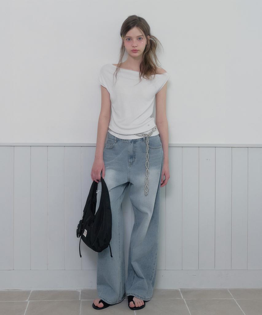Teuwi Mete Twist Asymmetrical Off-Shoulder T-Shirt