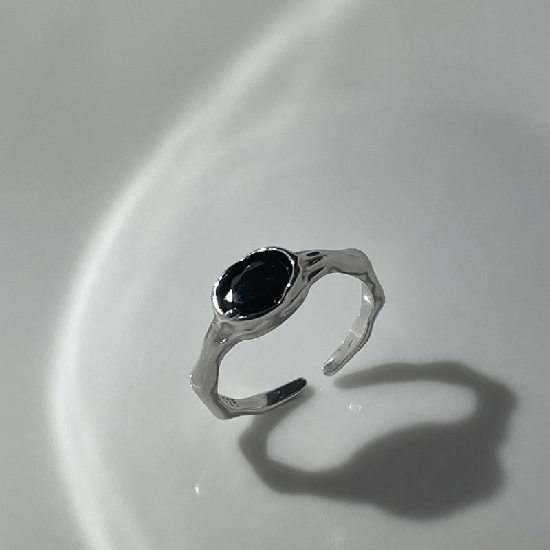 

Cold Elegant Aesthetic Adjustable Ring For Women In Stylish Black Design Copper