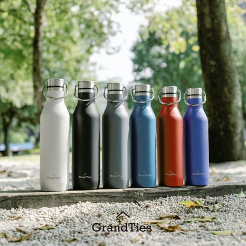 GRANDTIES Traveler Bottle, 620ml, available in six colors (Cobalt Blue), with two lids. This stainless steel bottle features a double-walled vacuum in
