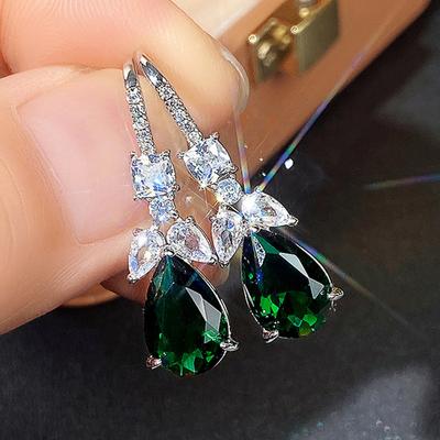Huitan Noble Orecchini pendenti in zircone cubico verde a forma di pera da donna Eleganti accessori per le orecchie da festa di nozze Bel regalo Nuovi gioielli