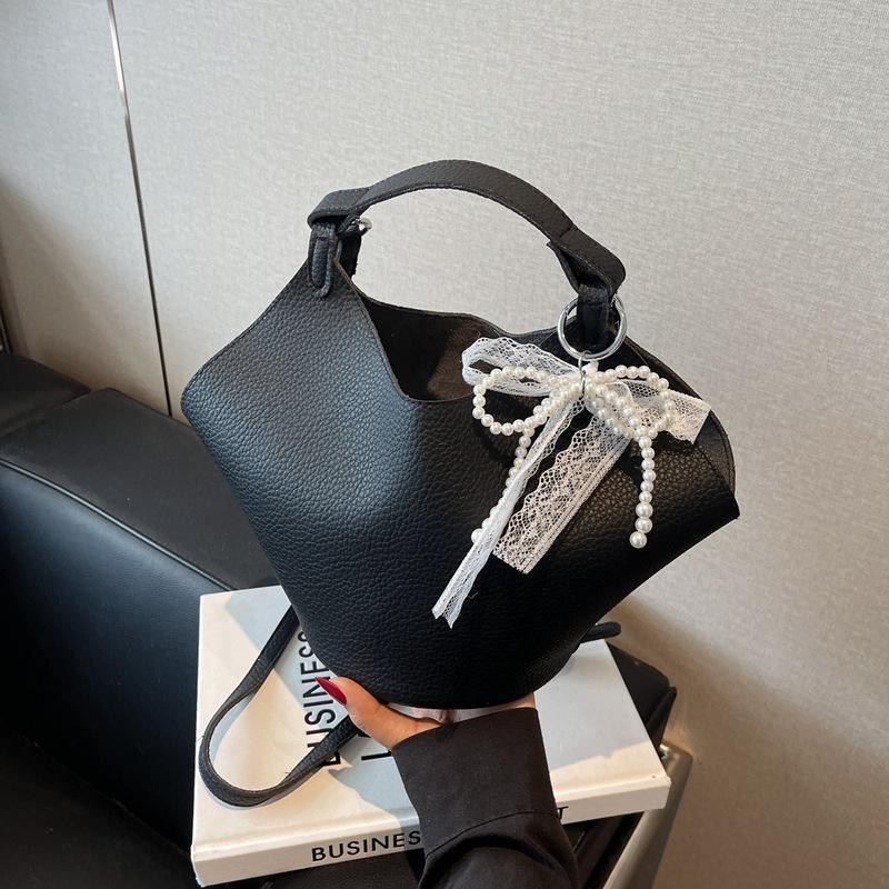 Premium Sense Hand Bag Women's New Fashion Casual Messenger Shoulder Bag Large Capacity Commuter Bucket Bag