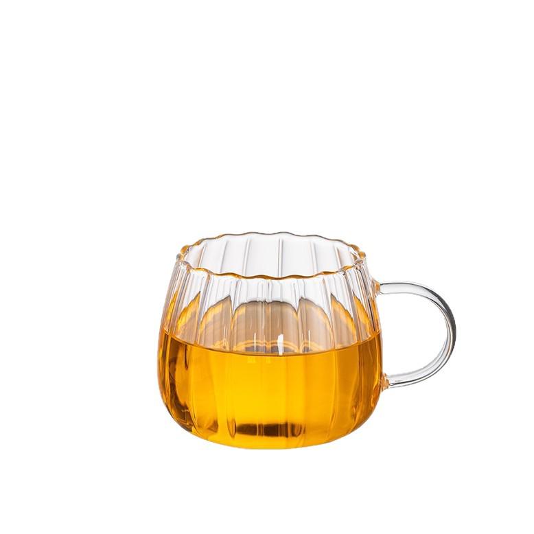 Hohe Borosilikat-Spitzen-Teetasse mit vertikalen Streifen - Hitzebeständiges Glas mit Henkel für Zuhause oder Büro.