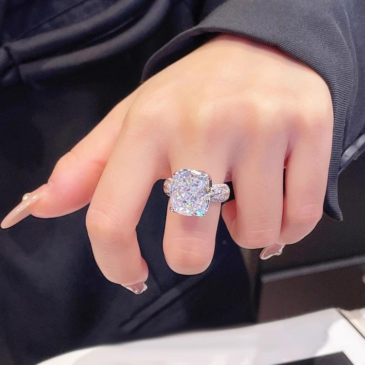 Christie'S Auction House 200 Million Of The Same Artificial Yellow Diamond Ice Flower Cut Ring Fat Rectangular Pink White High Carbon Diamond Women