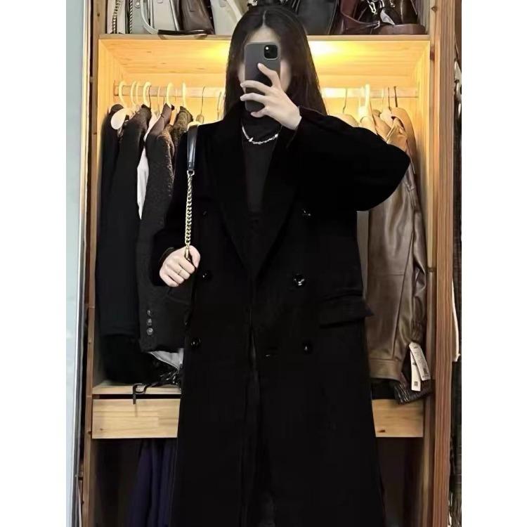 Ein klassischer und eleganter Damen-Wollmantel für einen modischen Winterlook