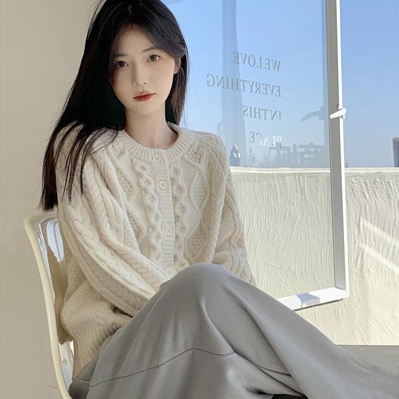 Women's Twisted Cardigan: 2023 Autumn/Winter Korean Casual Loose Fit Sweater - Versatile & Stylish.