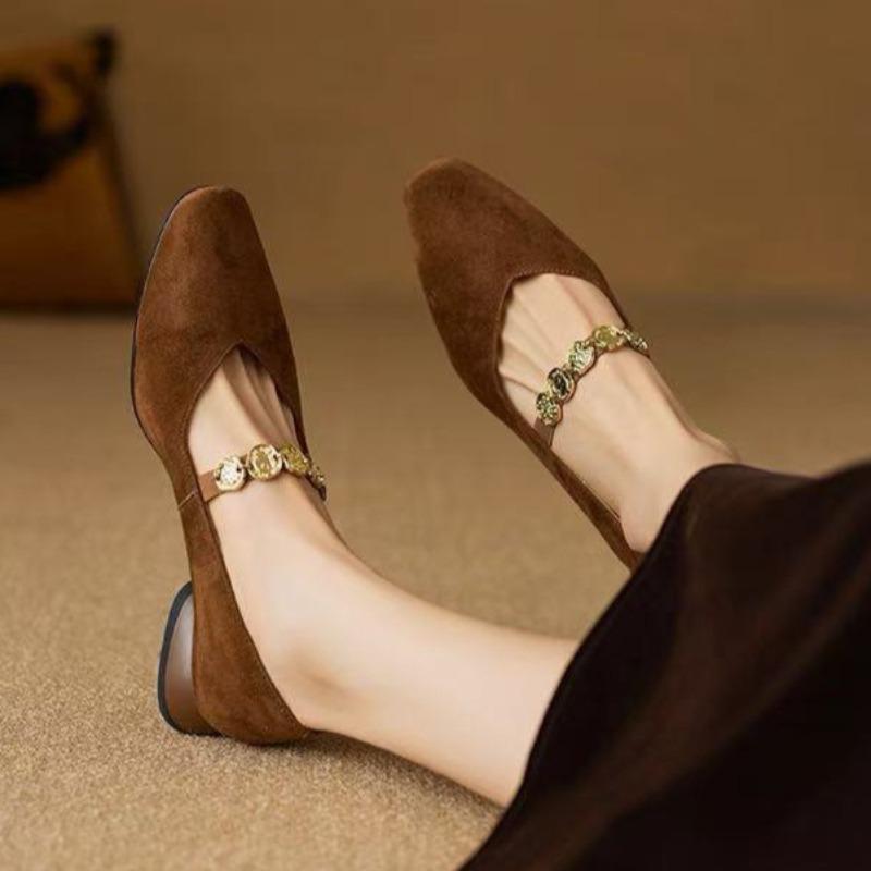 2026 Retro Quadratischer Kopf Goldmünzen-Ketten-Schuhe Damen Bequem Vielseitig Dicker Niedriger Absatz Einzelne Schuhe Frühjahrs-Saison