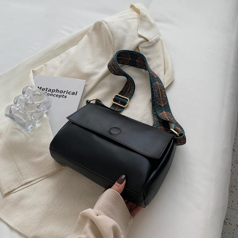 

Сумка Новая Универсальная Женская Сумка Модная Сумка Через Плечо Широкий Плечевой Ремень Маленькая Квадратная Сумка чёрный