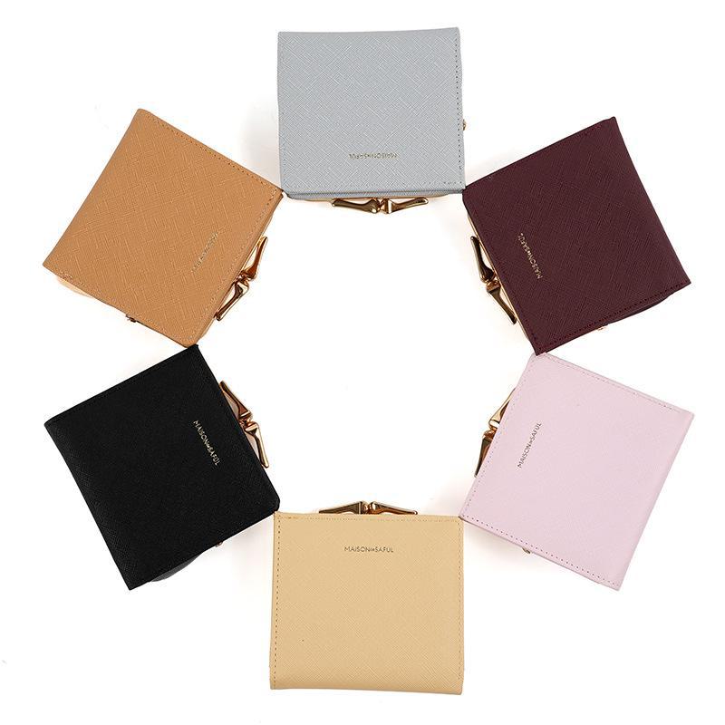 Women's Creative Iron Clip Wallet, High-End Mini Handheld Coin Bag with Light Gold Edges, Simple and Detachable Design