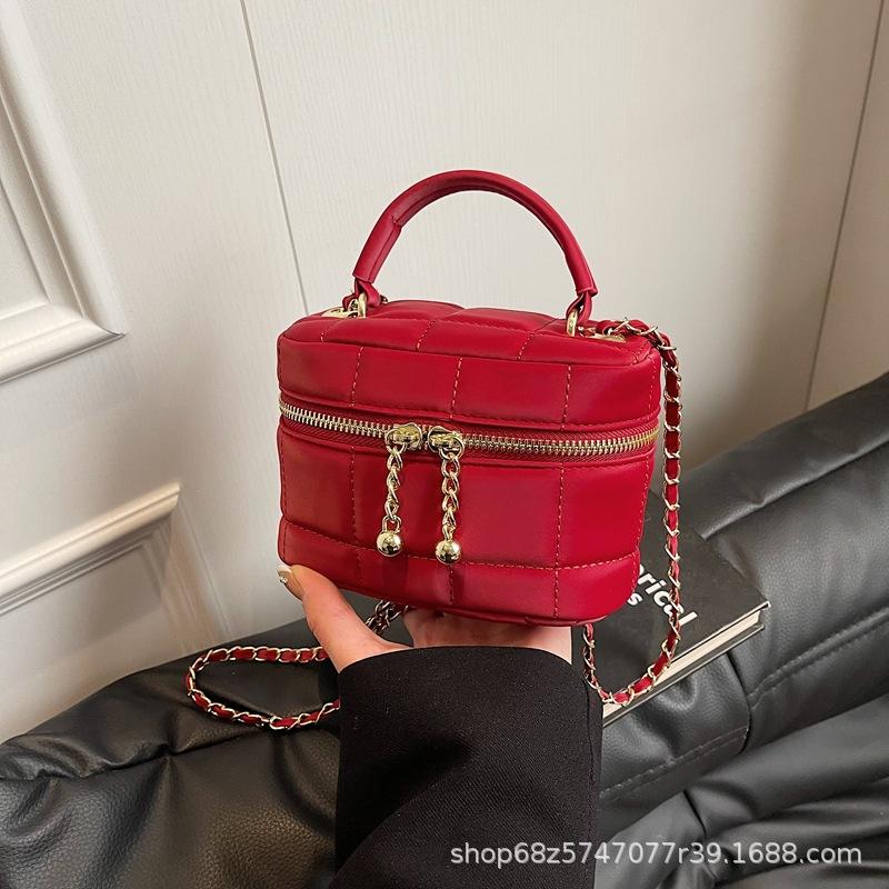 

European and American fashion small fragrance style sub-chain bucket bag women s 2025 winter new checkered handbag shoulder bag