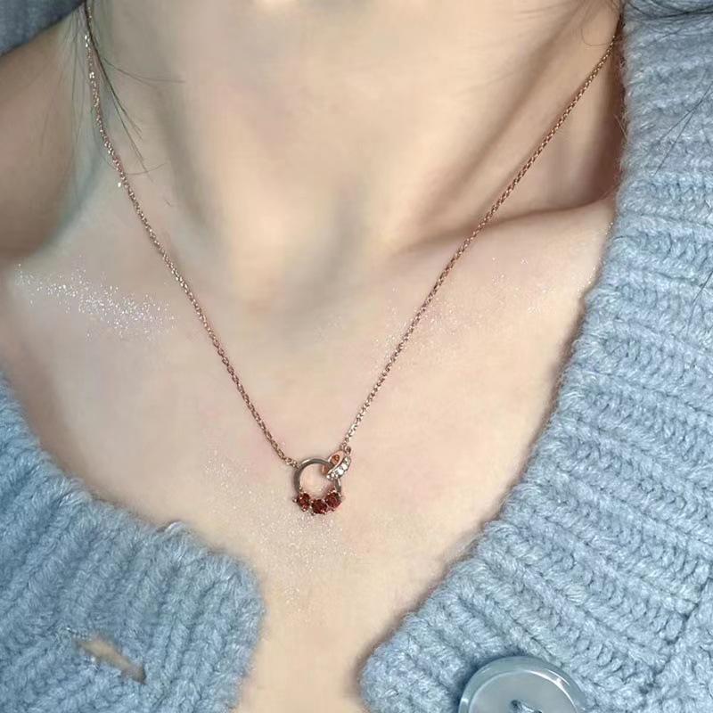 Women s Versatile Light Luxury Garnet Interlocking Necklace