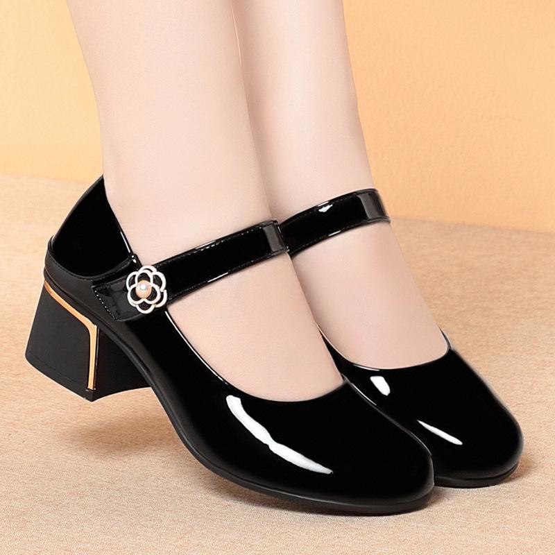 Sapatos de Couro Brilhante Respiráveis de Boca Baixa Estilo Britânico 4cm Mary Janes Primavera 2025 Sapatos de Salto Bloco Médio para Escritório Mãe Trabalho