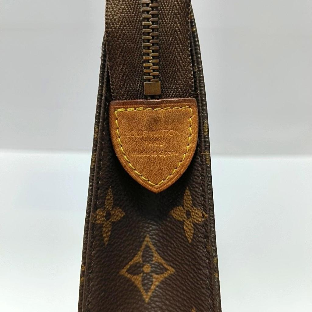 [Pre-Owned] Toiletry Pouch 26 Classic Monogram Canvas And Leather Wash Bag - Good #1AB8Y3L