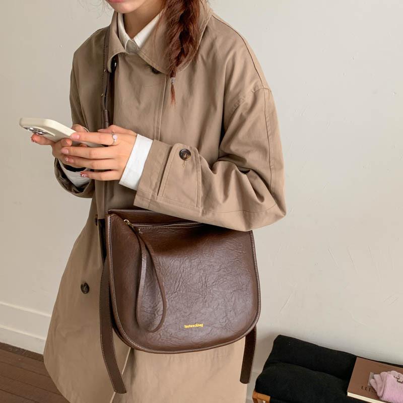 Niche Retro High-end Underarm Bag Women's 2025 New Simple Bucket Bag Maillard Style Shoulder Messenger Bag