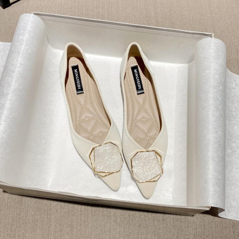 Xiaoxiangfeng Single Shoes Flat-bottomed Casual Women's 2025 New Spring and Autumn Doudou Ladyshoes One-pedal Large-size Shoes Women's Single Shoes