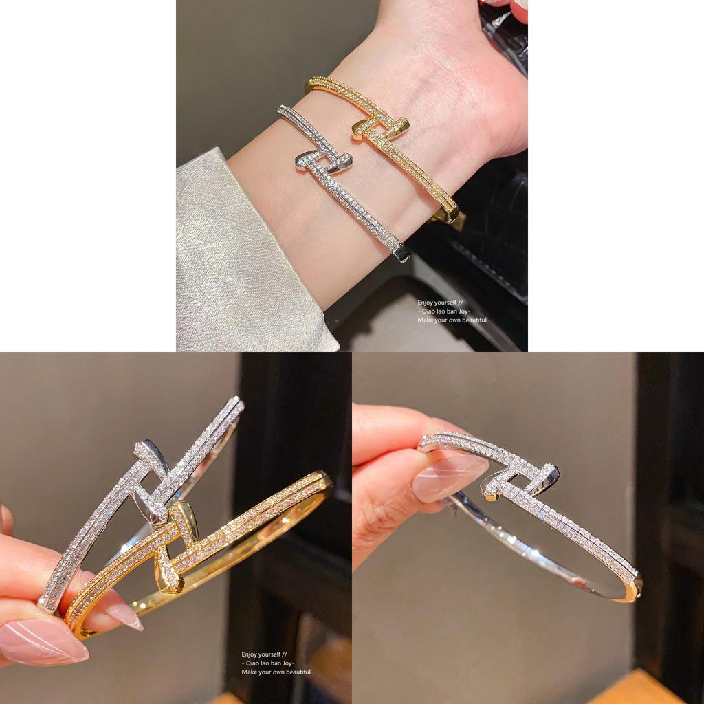 Bracciale a Manetta Martellato Placcato Oro 18k con Zirconi per Donna Elegante Accessorio di Moda