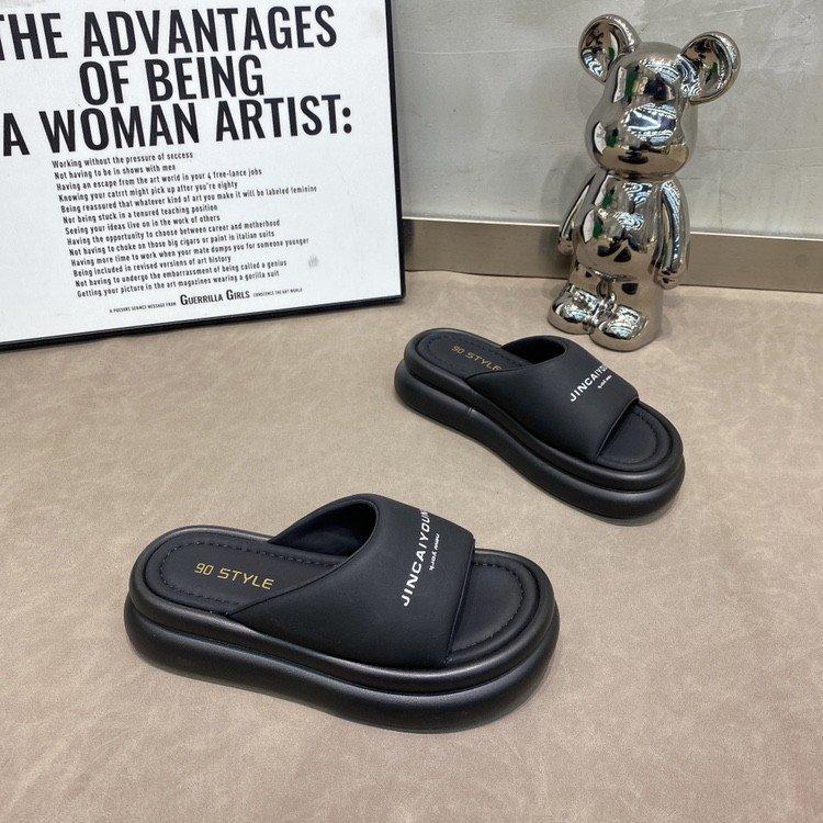 

European station women s shoes 2025 summer new super soft platform one-word slippers women s fashion casual wear sandals tide 35 чёрный