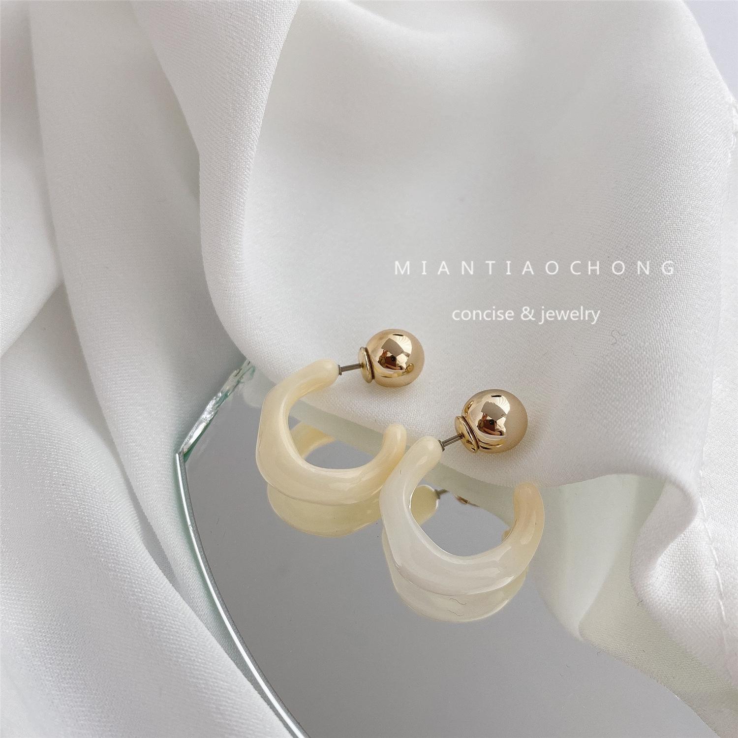 Trendy 2026 Retro Irregular Resin Stud Earrings – Versatile, Niche Design for Women
