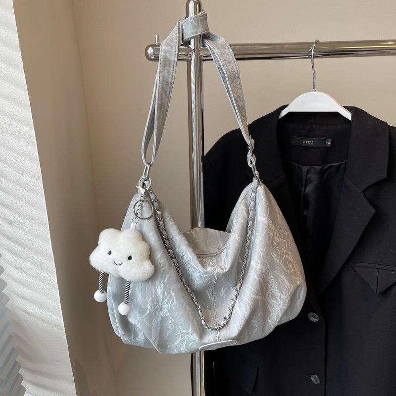 Popular bags women's new high-end shoulder bags large-capacity commuter dumpling bags women's messenger bags