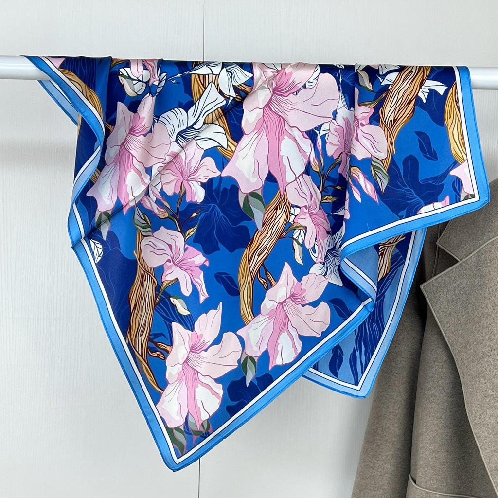 Spring And Summer Silk Chinese Square Scarves Go Out To The Street With Mulberry Silk Silk Scarves With Fresh Green Silk Scarves And Shawls.