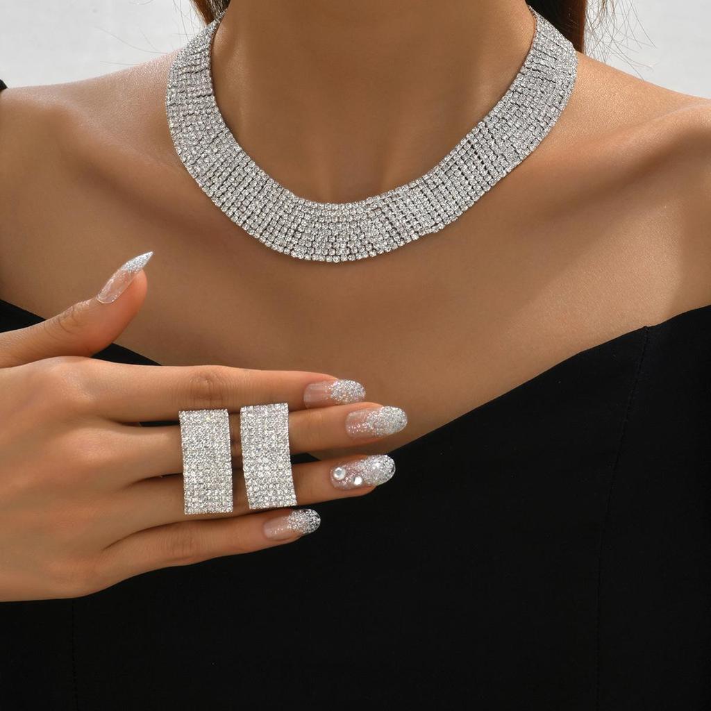 Set Colier, Cercei, Brățară și Inel cu Strasuri Exagerate de Înaltă Calitate pentru Fotografie de Nuntă
