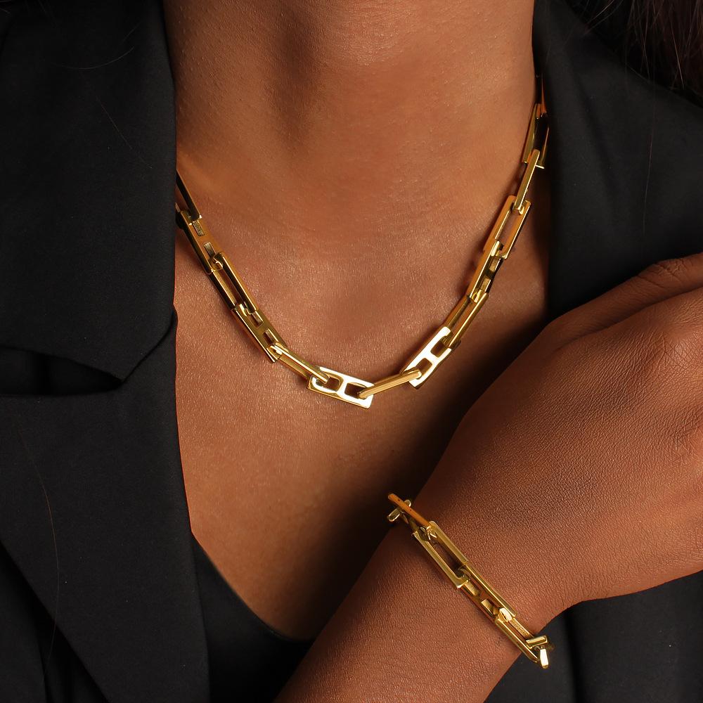 Conjunto de Pulseira e Colar de Corrente Feitos à Mão Banhado a Ouro 18K: Design Quadrado Espesso, Aço Inoxidável Polido.