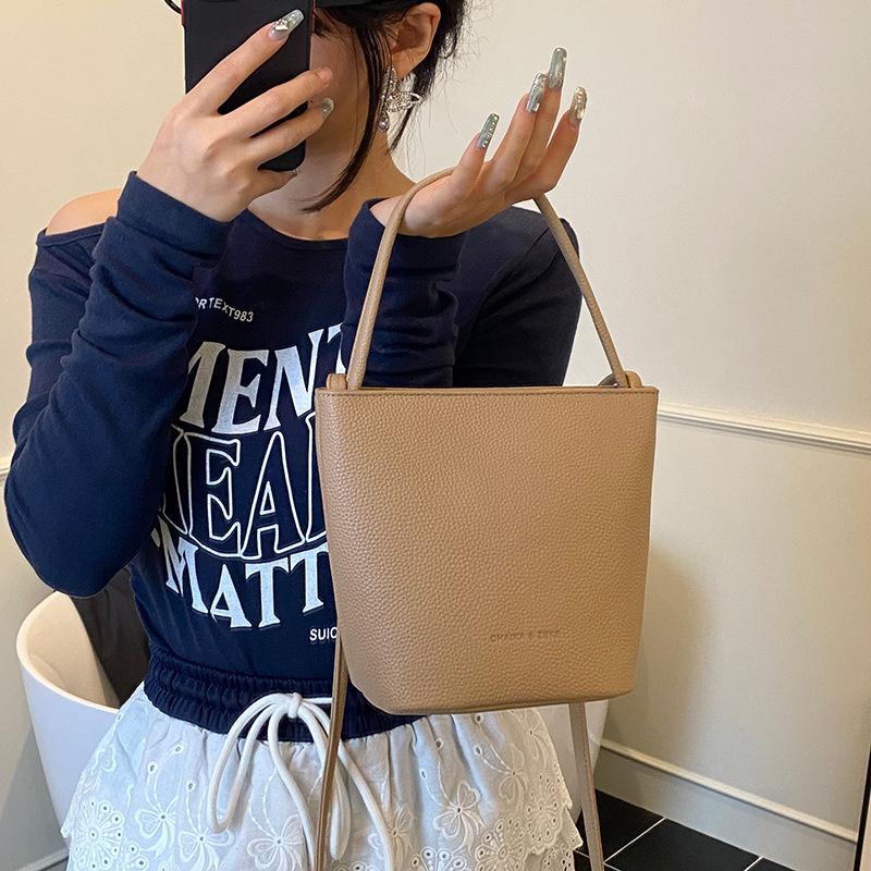 Simple and trendy hand-carried bucket bag women's 2025 spring and summer new fashion versatile shoulder bag niche high-end women's bag