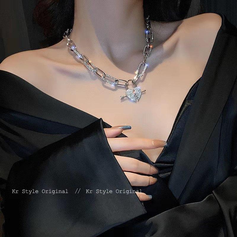 

JMXD Iced Out Heart Pendant Necklace Thick Cuban Link Choker for Women Hip Hop Wide Band Crystal Jewelry Accessories серебряный