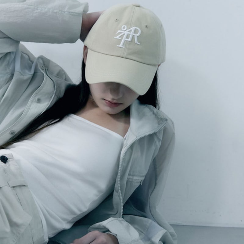 Oart Signature Typo Stitch Cap [BEIGE]