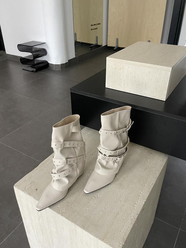 2025 New French White Short Boots Fashionable Pointed Head Wide Tube Thin Belt Buckle Rivet Wedge Heel Medium Tube Pants Tube Boots