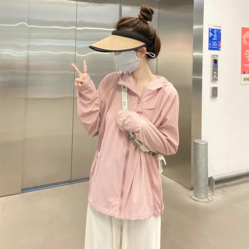 

Women s Summer Ice Silk Hooded Sun Protection Coat, 2025 Style - Breathable, Loose, Anti-Ultraviolet. S [37.5-45 kg]