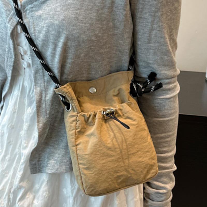 2025 New Japan and South Korea literary single shoulder messenger bag drawstring small bag niche sense fashion high value mobile phone nylon bag women