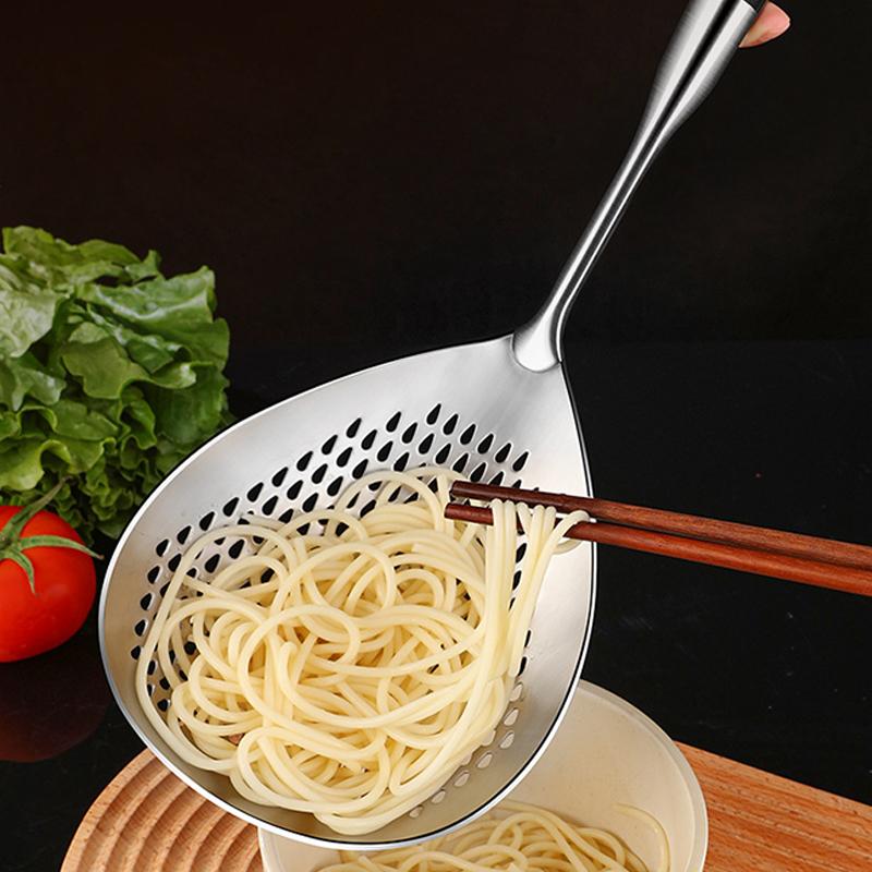304 Stainless Steel Kitchenware Cooking Strainer with Wood Handle Pepper Seasoning Colander Sieve Utensils Filter Scoop Spoons