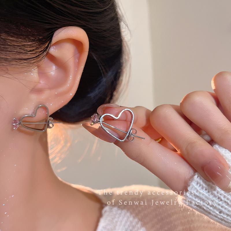 One arrow pierces the heart, pink zircon love earrings, femininity stud earrings, the same earrings.