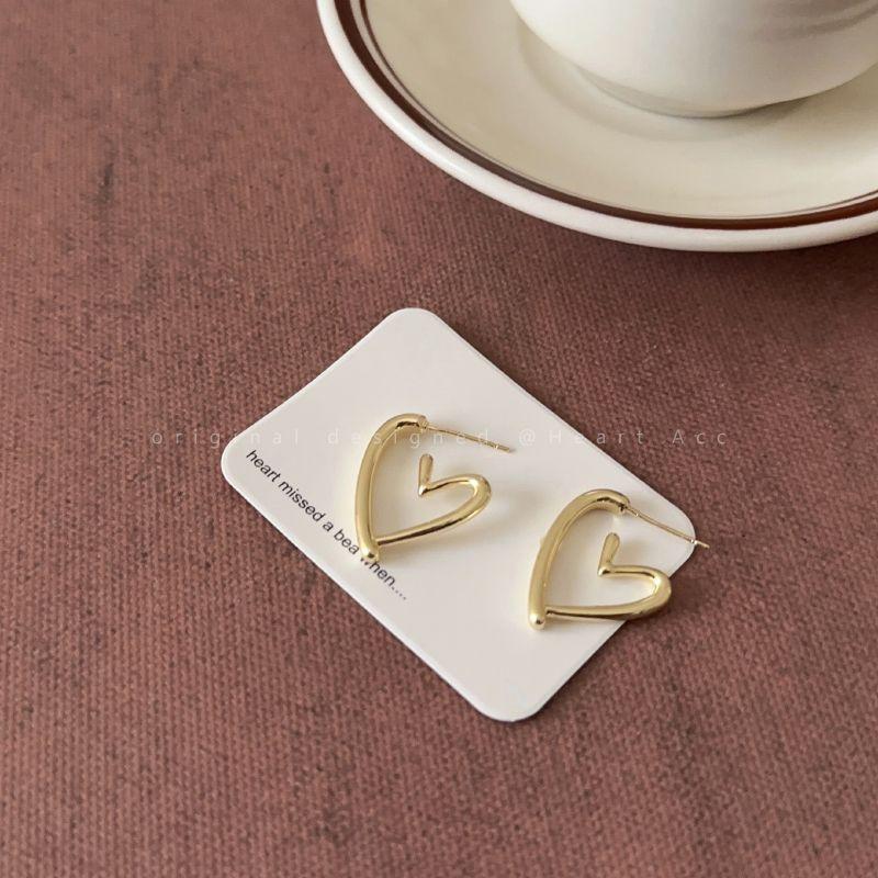 

Крутой стиль сердце женский простой браслет нишевый стиль самый продаваемый серебряный штифт Gold Cut Out Heart earrings (Silver Needle)