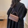 Retro liten veske dameveske 2025 ny mote høst og vinter skulder messenger bag high-end dame bærbar liten firkantet veske