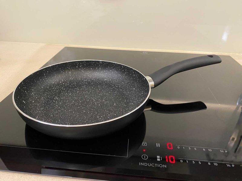 Patelnia Z Powłoką Marmurową Kinghoff Marmo 24Cm Kh-3981